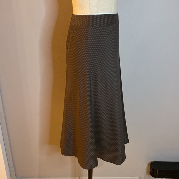 Banana Republic Size 4 Skirt Wool / Silk Pinstripe A-Line Brown/Tan/Gray $35 OBO - Picture 3 of 8